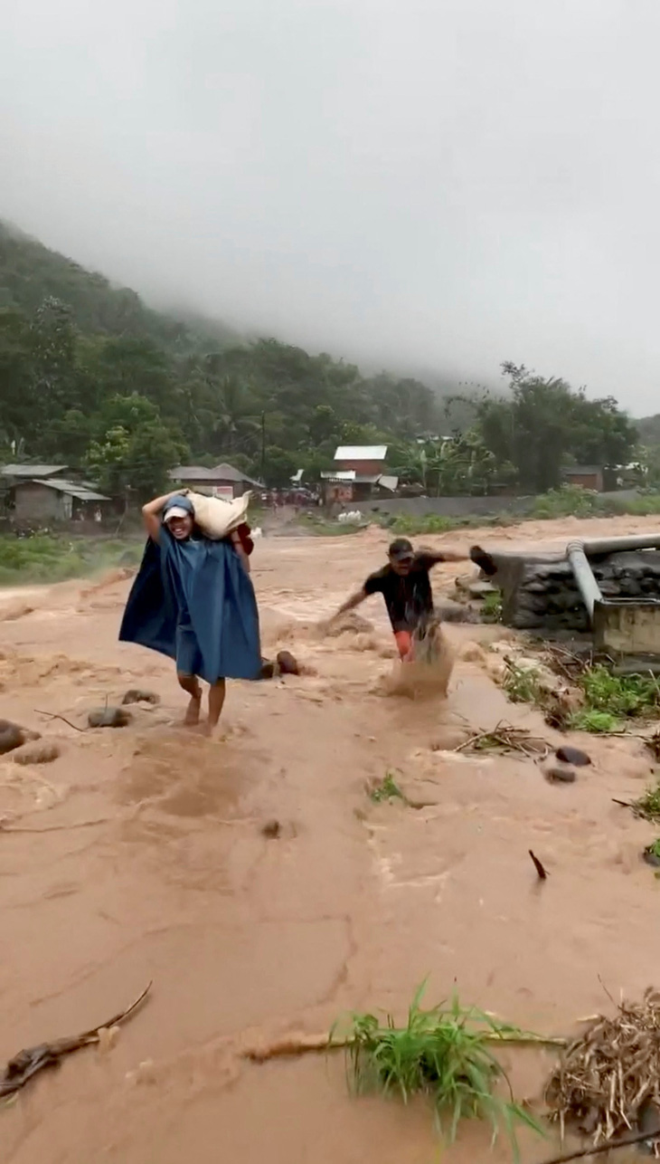 19h ngày 16-12, siêu bão Rai gió giật trên cấp 17 ngay miền Trung Philippines - Ảnh 3.