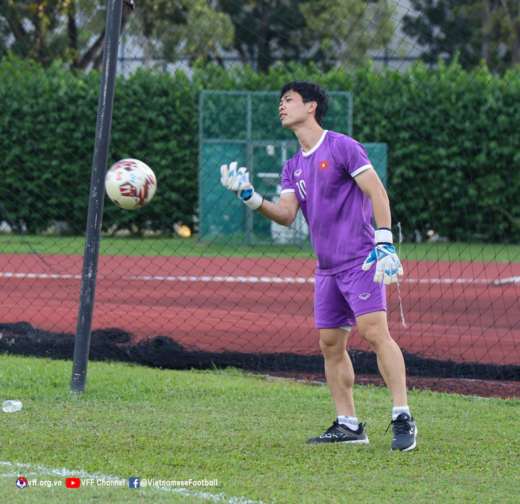 Công Phượng làm thủ môn trong buổi tập của đội tuyển Việt Nam - Ảnh 4.
