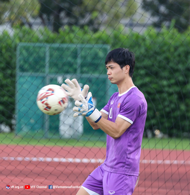Công Phượng làm thủ môn trong buổi tập của đội tuyển Việt Nam - Ảnh 6.