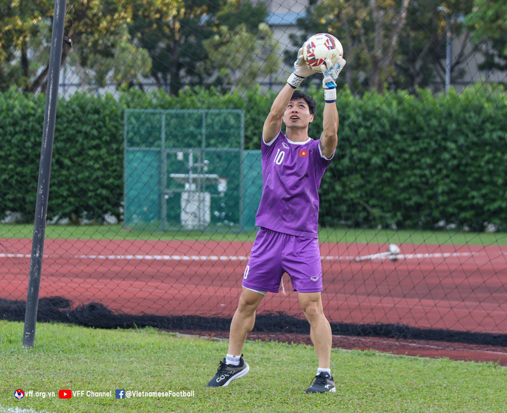 Công Phượng làm thủ môn trong buổi tập của đội tuyển Việt Nam - Ảnh 5.
