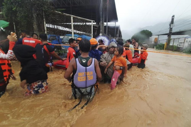 Hơn 45.000 người Philippines sơ tán vì cơn bão mạnh nhất năm 2021 - Ảnh 3.