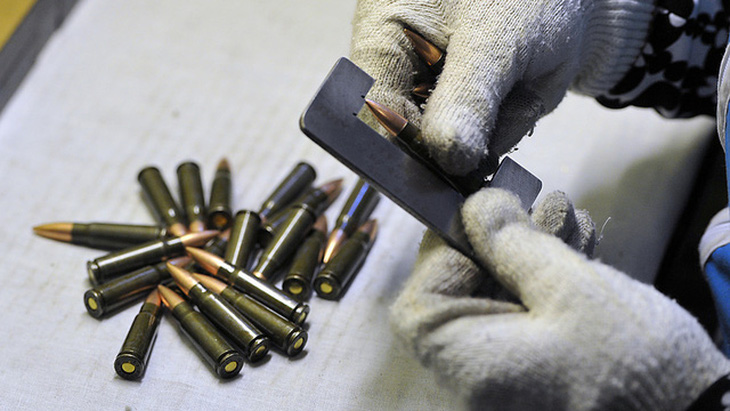 Nga xuất khẩu số lượng đạn dược kỷ lục sang Mỹ bất chấp lệnh trừng phạt - Ảnh 1.