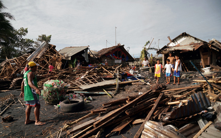 Bão Rai làm 12 người Philippines thiệt mạng