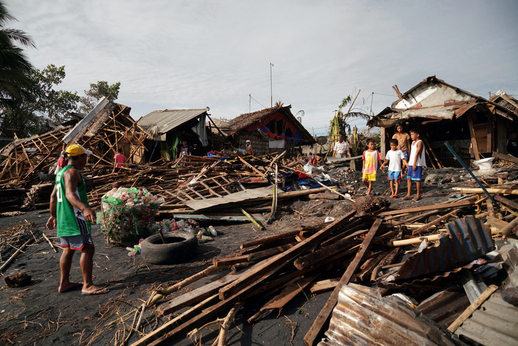 Bão Rai làm 12 người Philippines thiệt mạng - Ảnh 1.