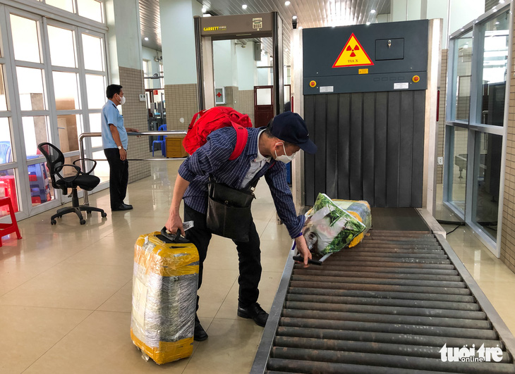 Người xuất nhập cảnh cao kỷ lục, cửa khẩu Mộc Bài  - Tây Ninh tăng cường kiểm dịch - Ảnh 2.