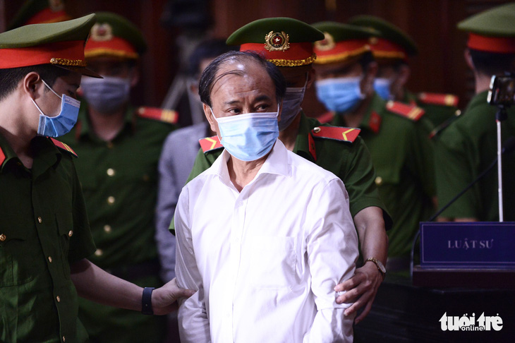 Thiệt hại hơn 348 tỉ, ông Lê Tấn Hùng 25 năm tù, ông Trần Vĩnh Tuyến 6 năm tù - Ảnh 1.
