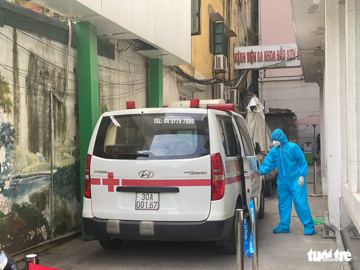 Dừng test dịch vụ COVID-19 tại Bệnh viện Bảo Sơn sau vụ cách ly F0 16 tiếng trên xe cấp cứu - Ảnh 1.