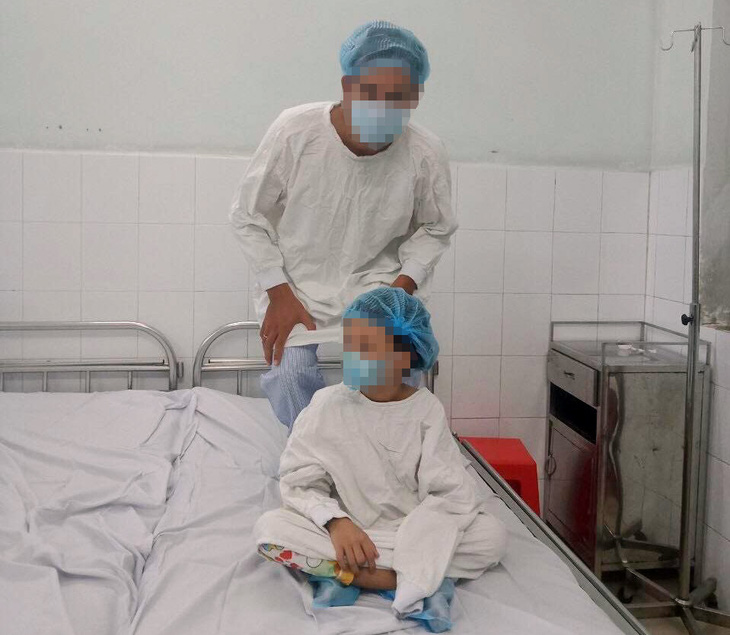 Bác sĩ Việt Nam ghép gan thành công cho bệnh nhi 7 tuổi - Ảnh 2.