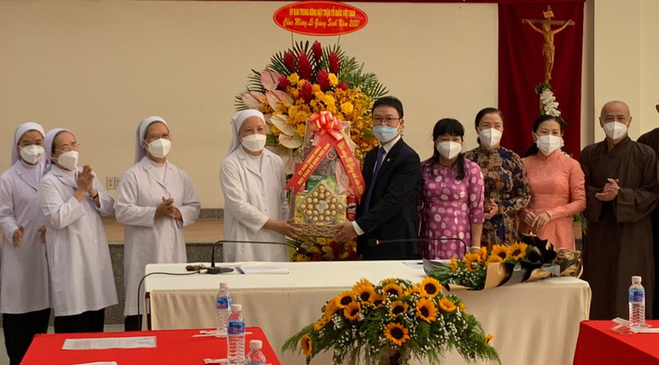 Đại diện MTTQ Việt Nam thăm, chúc mừng Giáng sinh các cơ sở tôn giáo tại TP.HCM - Ảnh 1.