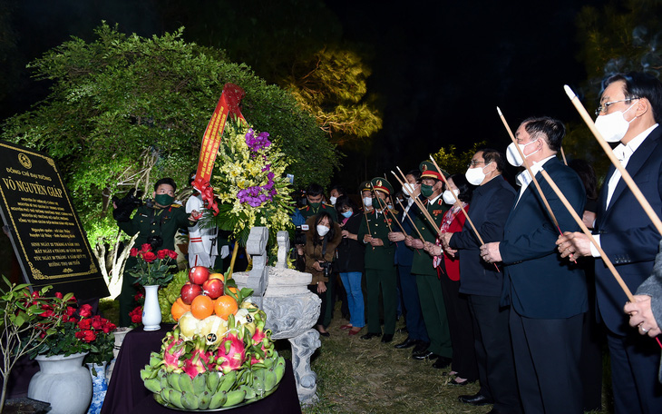 Thủ tướng Phạm Minh Chính dâng hương tưởng niệm Đại tướng Võ Nguyên Giáp