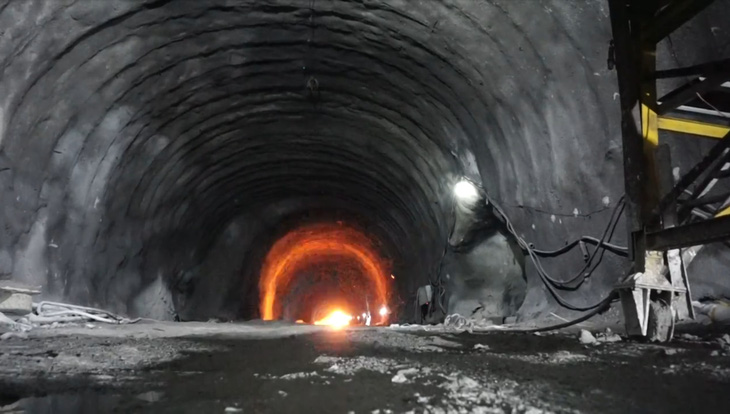 Hầm Hải Vân - chuyện chưa kể đào con hầm dài nhất VN - Kỳ 1: Nổ mìn trong lòng núi đá Hải Vân - Ảnh 1.