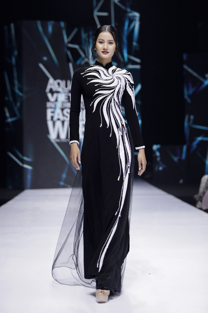 Nhà thiết kế Minh Châu thổi hơi thở hiện đại vào áo dài truyền thống - Ảnh 7.