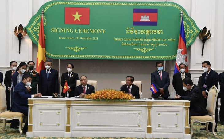 Chủ tịch nước thăm Campuchia: Đẩy mạnh hợp tác, sớm hoàn thành phân giới cắm mốc