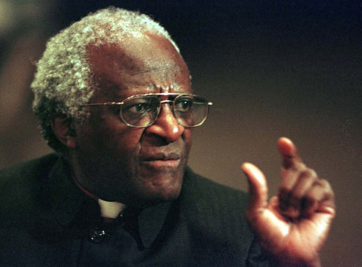 Desmond Tutu - người đoạt giải Nobel hòa bình, biểu tượng chống apartheid - qua đời - Ảnh 1.
