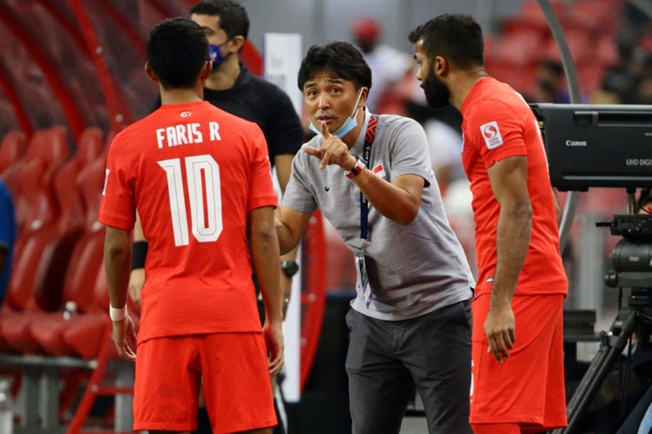 HLV Tatsuma Yoshida chia tay tuyển Singapore - Ảnh 1.