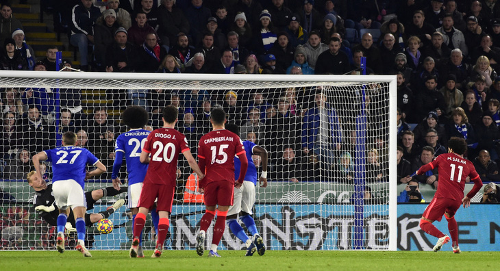 Salah đá hỏng penalty, Liverpool phơi áo trước Leicester trong trận đấu cuối năm 2021 - Ảnh 1.