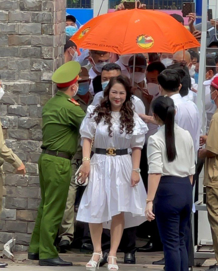 Nam thanh niên cưỡng đoạt 2 triệu đồng của bà Nguyễn Phương Hằng được hưởng án treo - Ảnh 2.