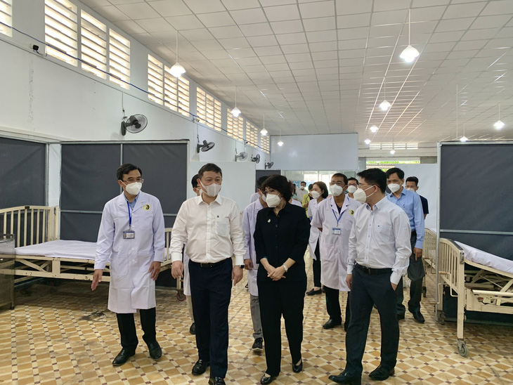 Quận Phú Nhuận tái lập Bệnh viện điều trị COVID-19, kết hợp đông - tây y - Ảnh 2.