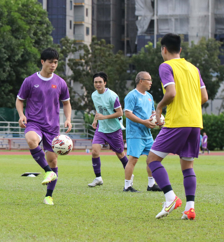 HLV Park Hang Seo cho tuyển Việt Nam đá đối kháng chuẩn bị trận gặp Lào - Ảnh 1.