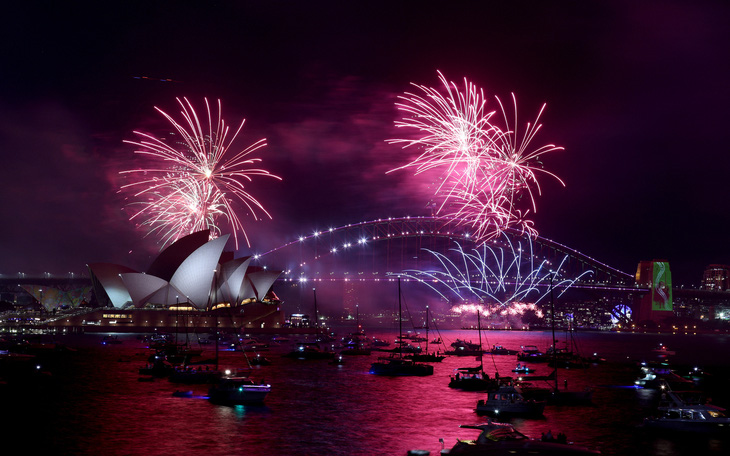 Thế giới chào đón Năm mới 2022: Pháo hoa thắp sáng Sydney lần đầu tiên sau 2 năm