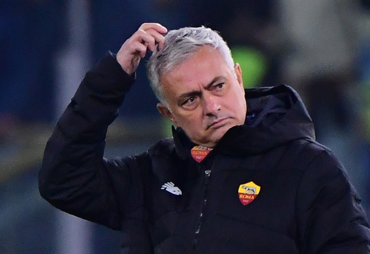 Mourinho trắng tay khi đối đầu đội bóng cũ - Ảnh 3.