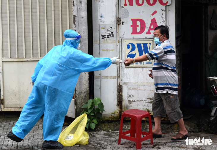 Tin sáng 9-12: Nhóm nguy cơ cao nhất khi mắc COVID-19 là ai, can thiệp ra sao? - Ảnh 1.