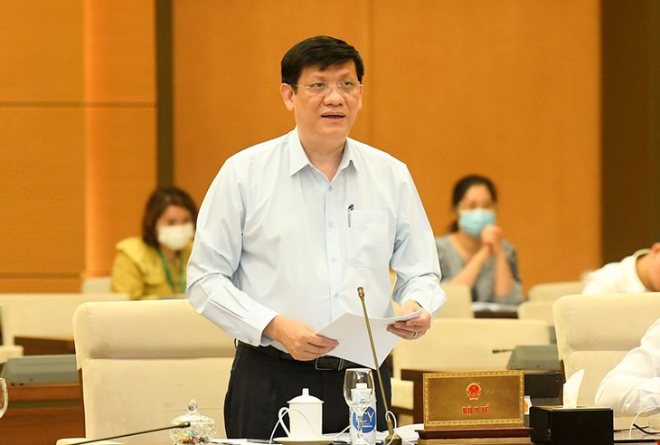 Áp lực chống dịch COVID-19 khiến ‘mua sắm mỗi ông một kiểu’ - Ảnh 1.
