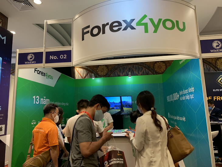 Tưởng ngon ăn, rủ người thân chơi forex rồi sập bẫy - Ảnh 1.