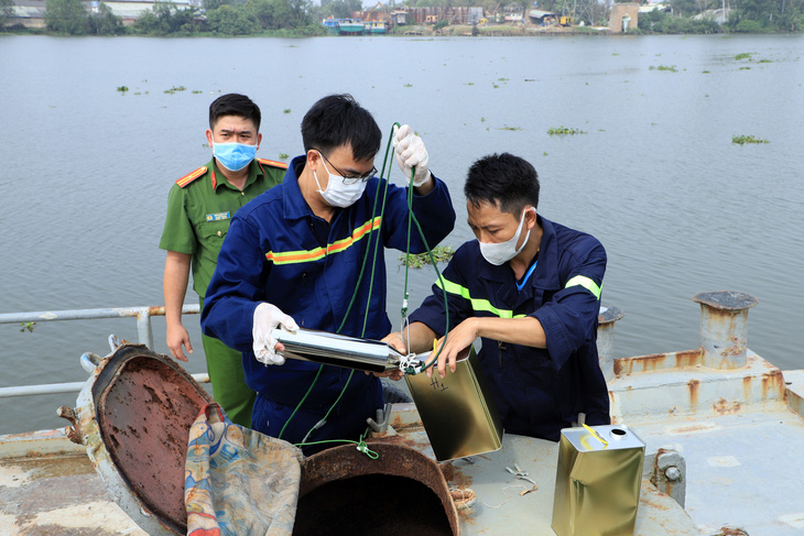 Vụ 2,7 triệu lít xăng giả: Đề nghị truy tố 74 bị can tội buôn lậu và nhận hối lộ - Ảnh 1.