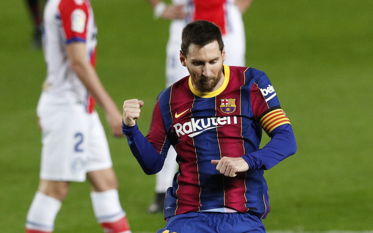 Hai lần sút xa ghi bàn đẹp mắt, Messi giúp Barca 