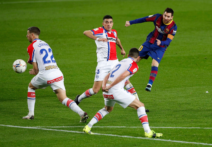 Hai lần sút xa ghi bàn đẹp mắt, Messi giúp Barca vùi dập Alaves - Ảnh 3.