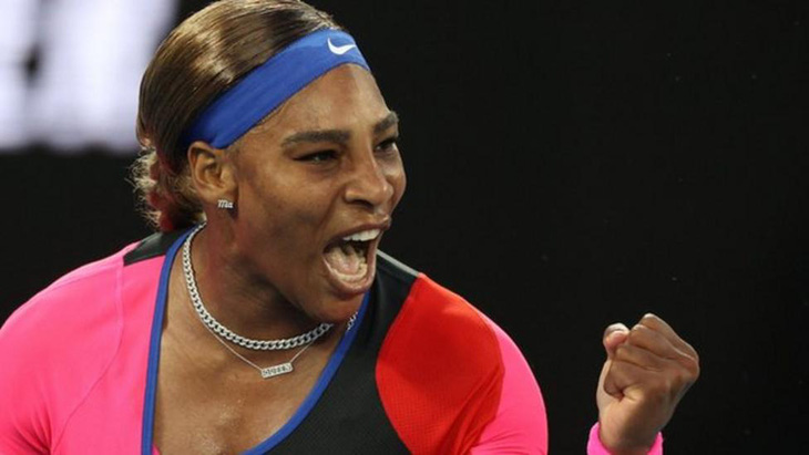Đánh bại hạt giống số 2, Serena Williams gặp Naomi Osaka ở bán kết - Ảnh 1.