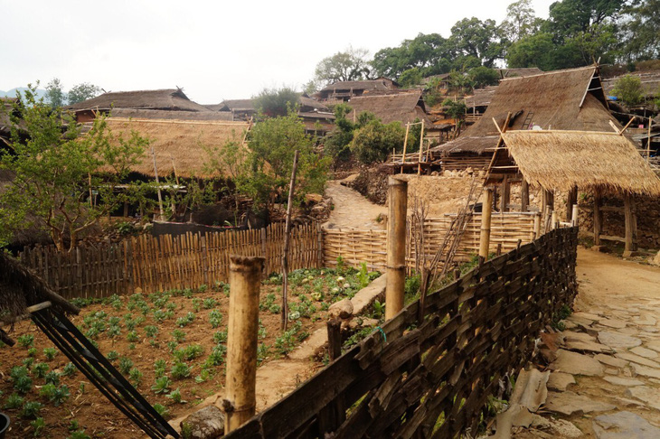 Bí ẩn: Ngôi làng 400 tuổi của bộ lạc nguyên thủy cuối cùng ở Trung Quốc bị cháy rụi - Ảnh 6.