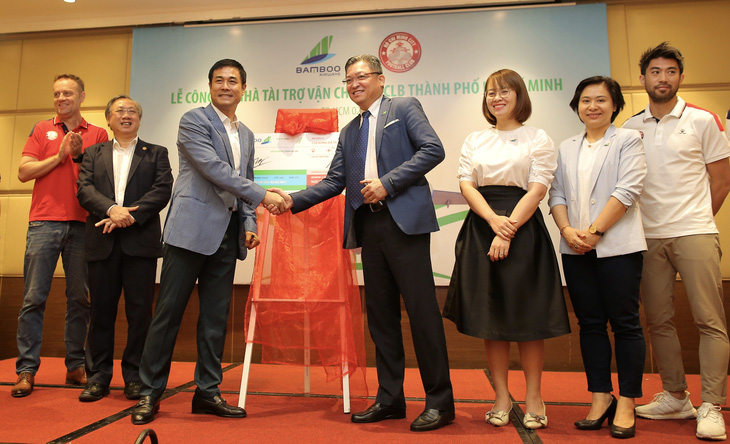 Lee Nguyễn và CLB TP.HCM được bay miễn phí ở V-League và Cúp quốc gia 2021 - Ảnh 1.