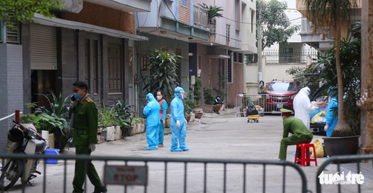 Hà Nội phong tỏa một ngõ ở phố Duy Tân vì có ca nhiễm COVID- 19 - Ảnh 1.