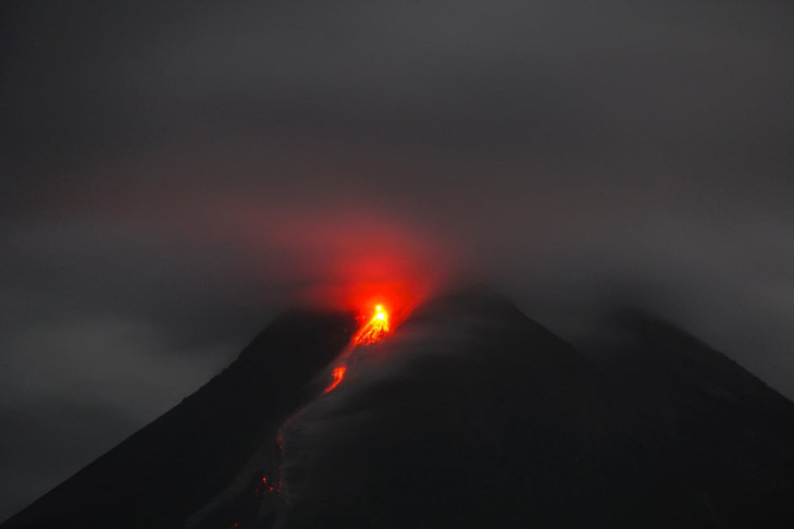 Núi lửa mạnh nhất thế giới phun trào gây hàng trăm trận động đất nhỏ - Ảnh 5.