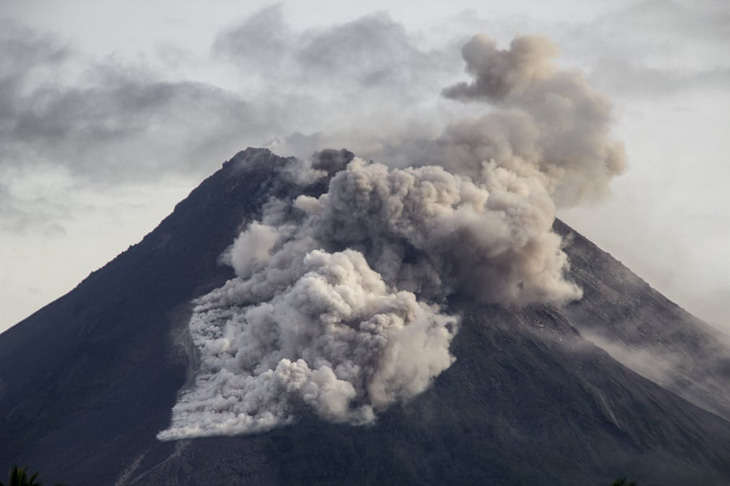 Núi lửa mạnh nhất thế giới phun trào gây hàng trăm trận động đất nhỏ - Ảnh 6.