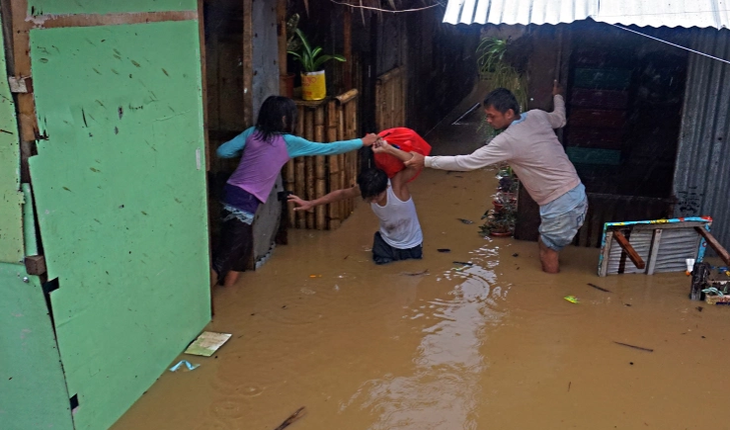 Bão Dujuan đã suy yếu thành áp thấp nhiệt đới - Ảnh 1.