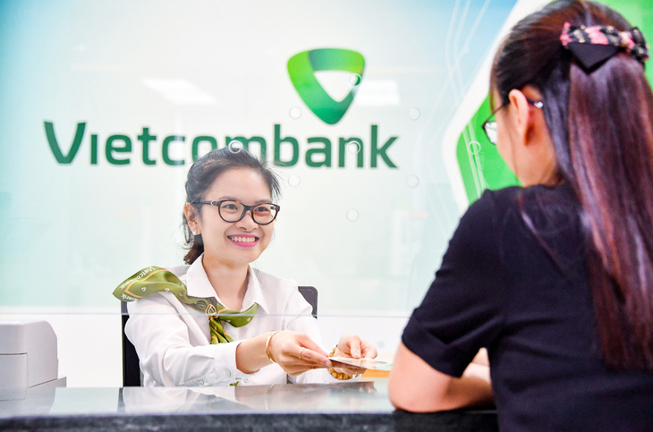 Từ hôm nay, Vietcombank giảm lãi suất hỗ trợ khách vay bị ảnh hưởng COVID-19 - Ảnh 1.