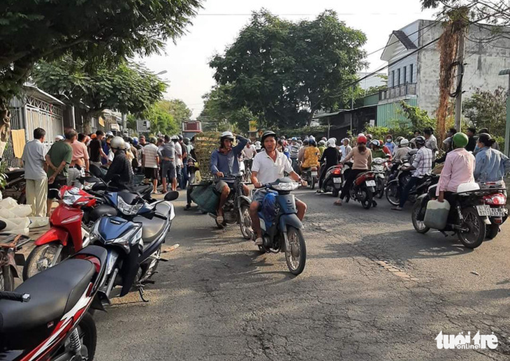 Khởi tố thanh niên ngáo đá xông vào quán cà phê chém trọng thương 3 người - Ảnh 2.