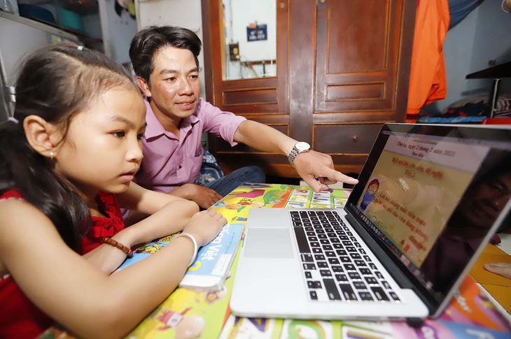 Bộ GD-ĐT cho phép trường phổ thông kết hợp dạy học trực tuyến và trực tiếp - Ảnh 1.