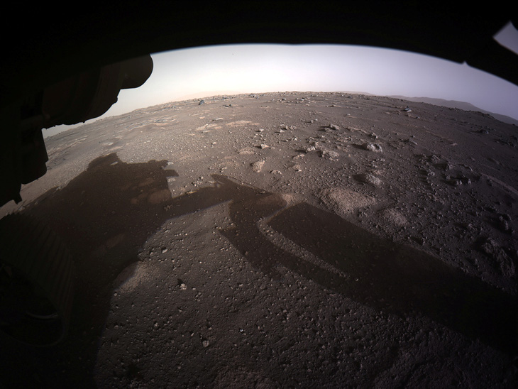 NASA công bố video tàu thăm dò Perseverance hạ cánh ấn tượng trên sao Hỏa - Ảnh 1.