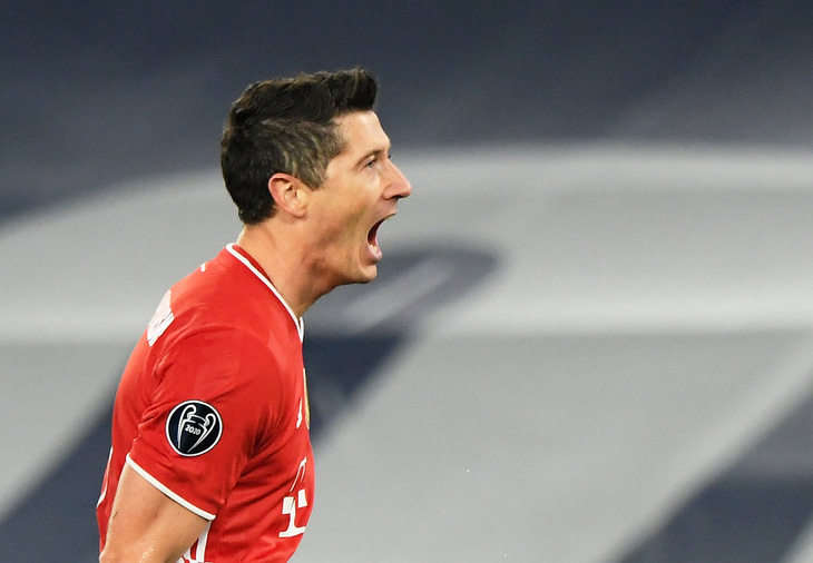Đại thắng Lazio, Bayern Munich đặt một chân vào tứ kết Champions League - Ảnh 1.