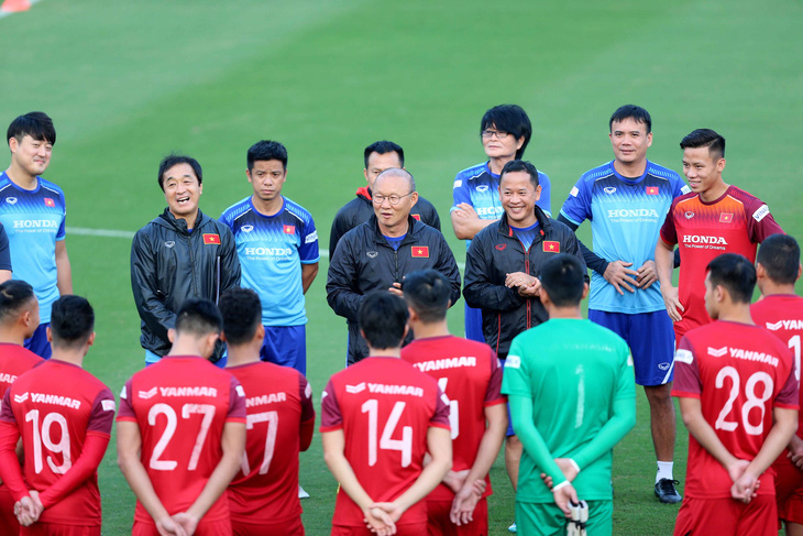 Đội tuyển Việt Nam chuẩn bị vòng loại World Cup 2022: Mong V-League sớm trở lại - Ảnh 1.