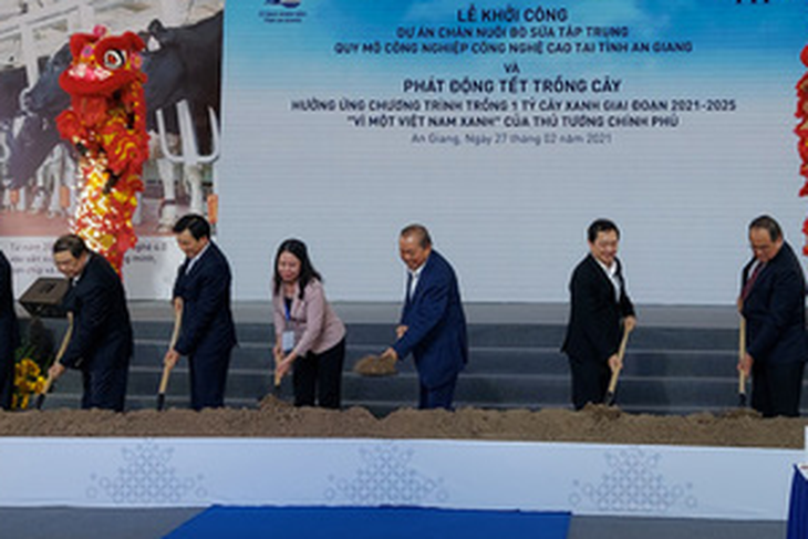 Phó thủ tướng Trương Hòa Bình dự lễ khởi công dự án chăn nuôi 10.000 con bò sữa công nghệ cao - Ảnh 2.