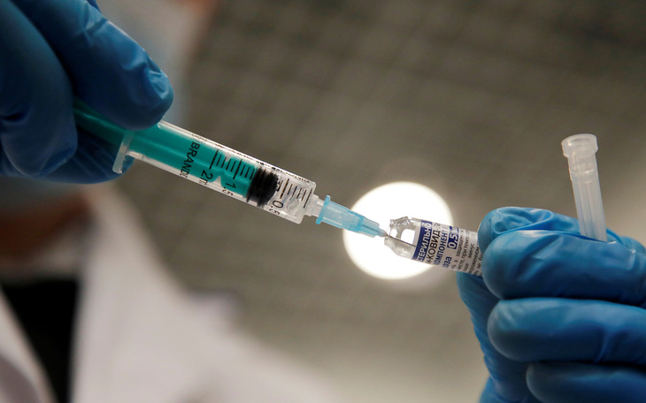 Vắc xin Nga cũng trị tốt biến thể virus ở Anh và Nam Phi