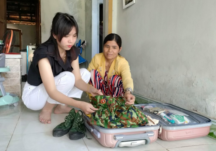 Ba cô gái trẻ Quảng Nam tình nguyện nhập ngũ dù đã có công việc ổn định - Ảnh 1.