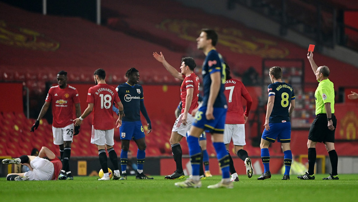 Đại thắng Southampton 9-0, Man Utd bắt kịp Man City trên ngôi đầu - Ảnh 1.