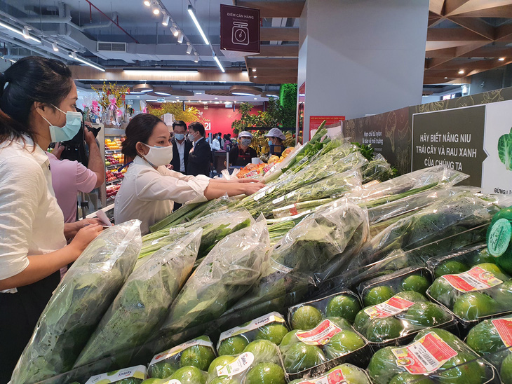 Khai trương siêu thị cao cấp có quầy tính tiền tự động đầu tiên tại Việt Nam - Ảnh 1.