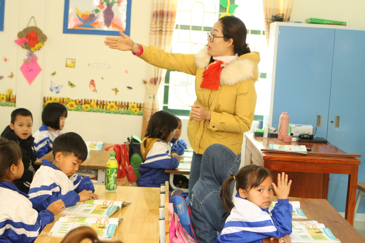Chính thức bỏ chứng chỉ tin học, ngoại ngữ cho giáo viên từ tháng 3-2021 - Ảnh 1.